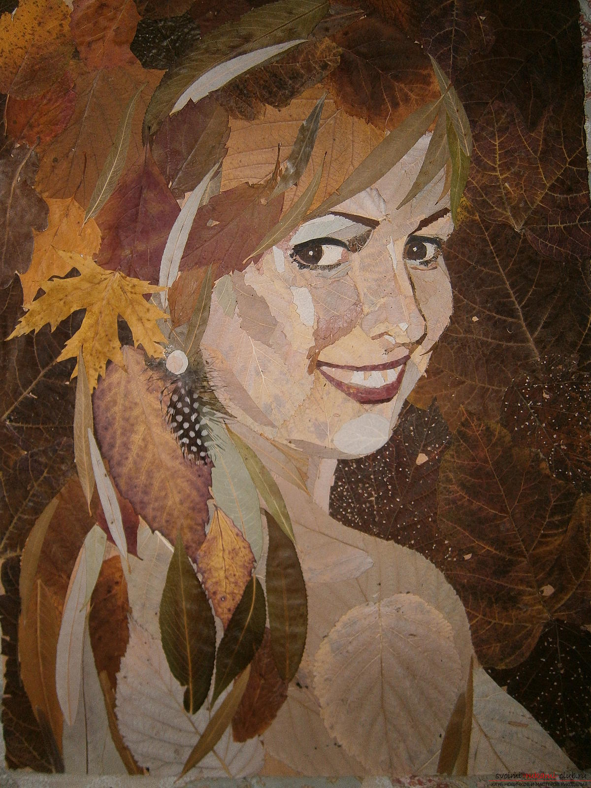 Портрет из сухих листьев