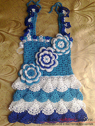 Голубое платье на девочку вязаное крючком