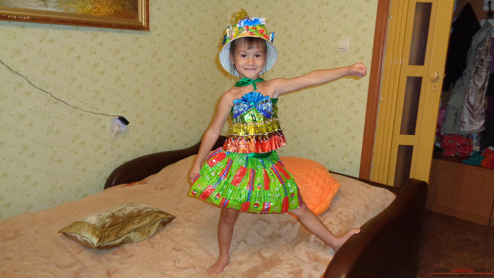 Детское платье из конфетных фантиков