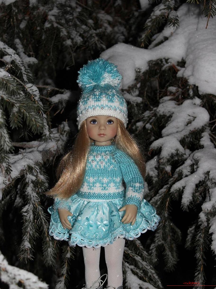 Вязание для кукол: комплект свитер и шапка "Бирюза на снегу" для куклы от Dianna E.