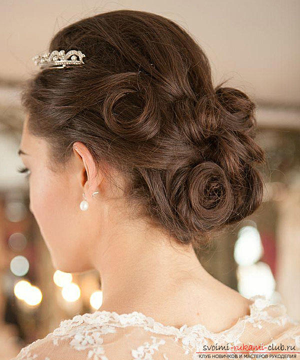 Научиться делать красивые свадебные прически на средние волосы своими руками. Фото №7