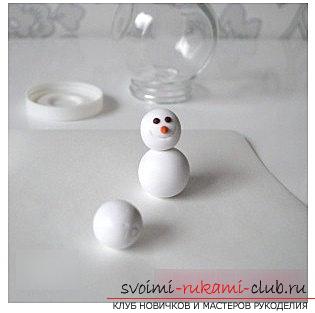 Делаем фигурку снеговика из полимерной глины - мастер-класс своими руками. Фото №5