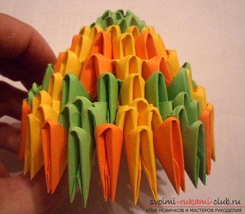 Как сделать сувенир с пасхальной тематикой в технике модульного оригами, пошаговые фото и описание создания пасхального яйца. Фото №16