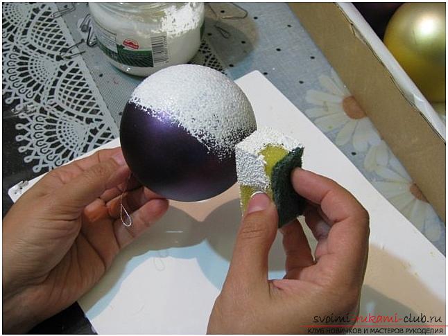 Как украсить новогодние елочные шары с помощью техники декупаж, два мастер класса с пошаговыми фото. Фото №2