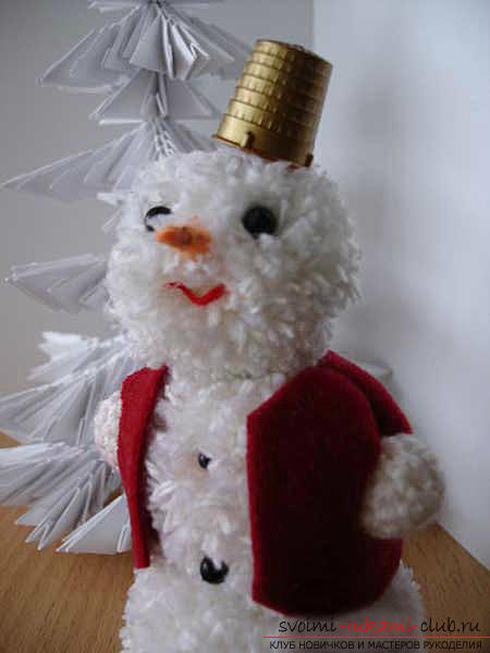 Новогодний снеговик своими руками, как сделать снеговика, новогодние поделки своими руками, снеговик из полимерной глины, снеговик из ткани, снеговик из лампочек.. Фото №6