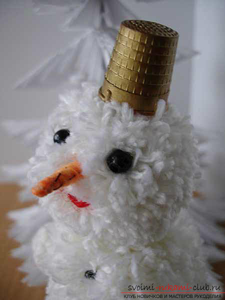 Новогодний снеговик своими руками, как сделать снеговика, новогодние поделки своими руками, снеговик из полимерной глины, снеговик из ткани, снеговик из лампочек.. Фото №3