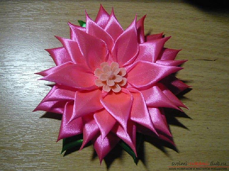 Как сделать цветы из различных лент, мастер классы с пошаговыми фото и подробными инструкциями и советами по выполнению, цветы в технике канзаши. Фото №17
