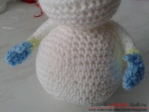 Как сделать своими руками игрушечного снеговика, который не растает, пошаговые фото создания снеговичка из теста, ткани и вязанного крючком. Фото №23