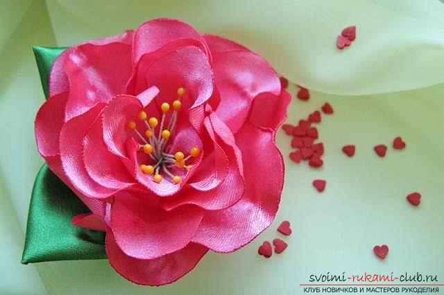 Как сделать цветы из различных лент, мастер классы с пошаговыми фото и подробными инструкциями и советами по выполнению, цветы в технике канзаши. Фото №15