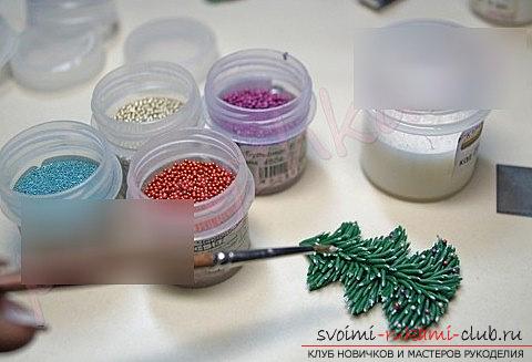 Как сделать брошь в форме ёлочки из полимерной глины - урок и мастер-класс. Фото №5