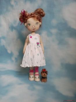 Текстильная куколка Алька с питомцем