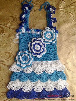 Голубое платье на девочку вязаное крючком