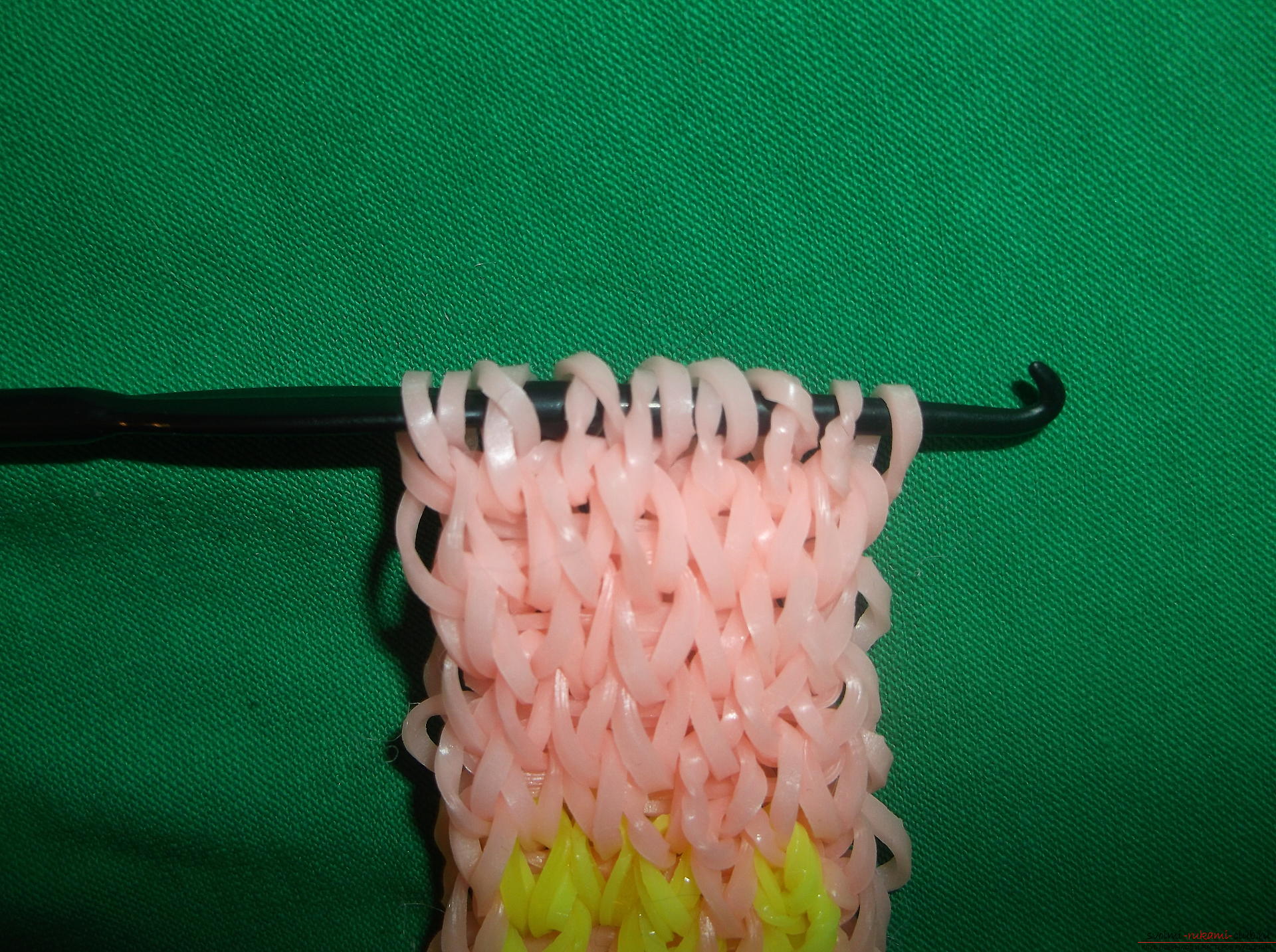 Фото к уроку по плетению браслета с надписью 