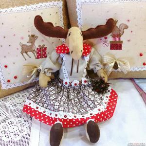 Лосишка "Рождественское чудо" и подушки с вышивкой крестом