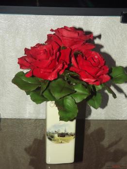 Красные розы из холодного фарфора