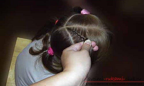 Учимся делать красивые прически на средние волосы для девочек своими руками. Фото №11