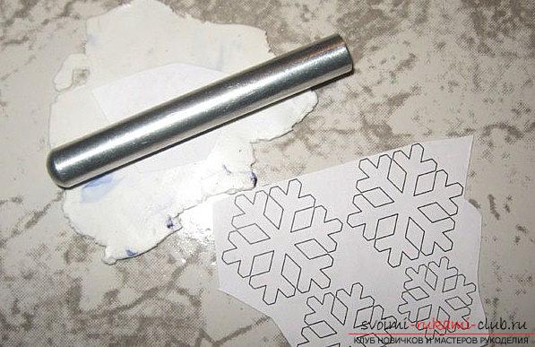 Серёжки из полимерной глины для нового года - форма снежинок и мастер-класс. Фото №2