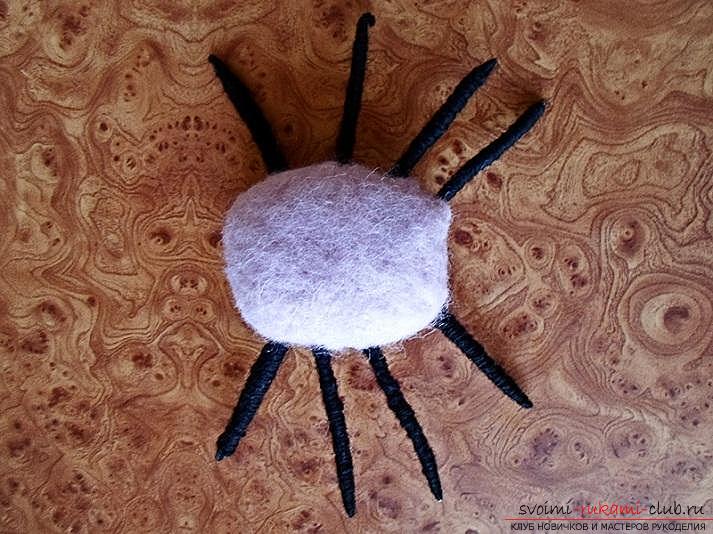 Декоративный венок в виде паутины и паук для нее своими руками, пошаговая инструкция к изготовлению.. Фото №22