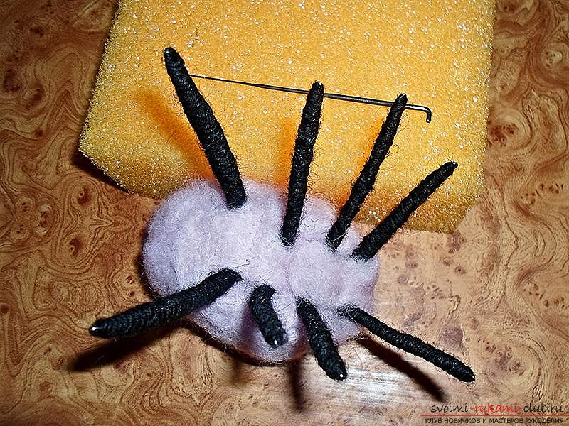 Декоративный венок в виде паутины и паук для нее своими руками, пошаговая инструкция к изготовлению.. Фото №21