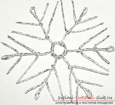 Оформление снежинки и свечки из фольги. Фото №4