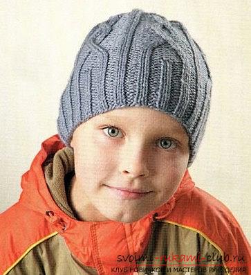 Рельефный узор для вязания шапки мальчику своими руками - мастер-класс. Фото №1