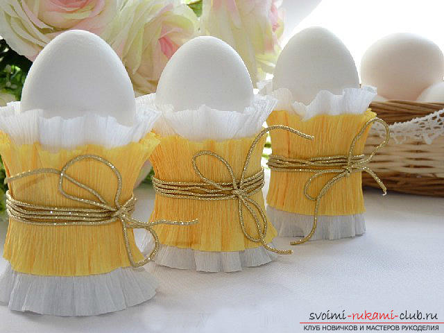 Мастер-класс по изготовлению бумажной подставочки для яиц, а также инструкция по созданию яйца из бисера своими руками.. Фото №1