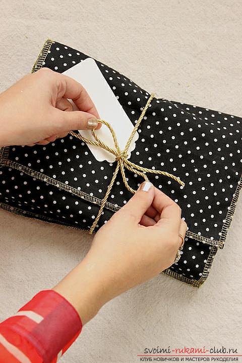 Изготовление подарочного конверта из ткани своими руками.. Фото №9