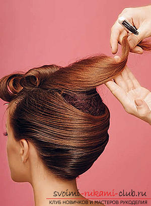 Как выполнить интересную свадебную причёску на средние волосы своими руками. Фото №12