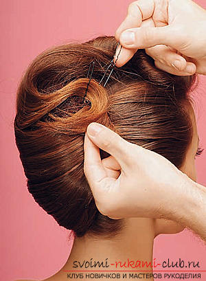 Как выполнить интересную свадебную причёску на средние волосы своими руками. Фото №13
