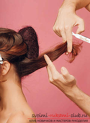Как выполнить интересную свадебную причёску на средние волосы своими руками. Фото №6