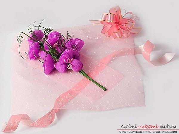 Как сделать своими руками оригинальный подарок к 8 Марта, пошаговые фото и описание создания букетов цветов из конфет. Фото №10