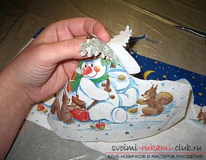 Украшение новогодней тарелки для рождественского стола - мастер-класс декупажа. Фото №3