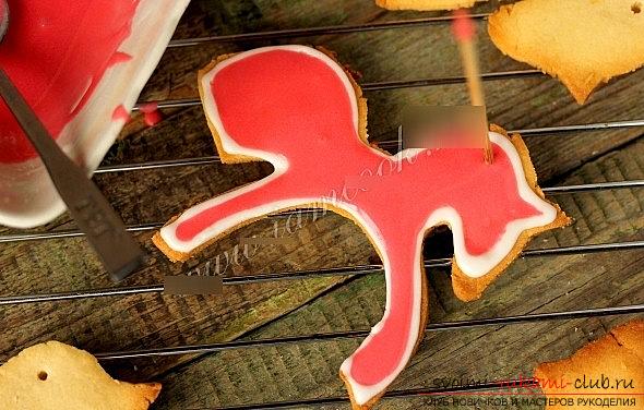 Печенье из глазури и теста для новогодних праздников - мастер-класс печенья-лошадки. Фото №5