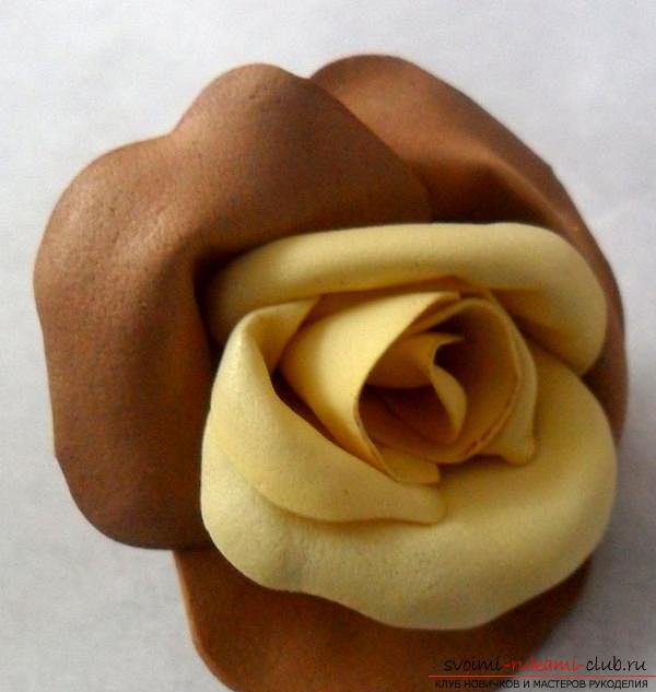 Как сделать красивую розу из фоамирана своими руками. Фото №10