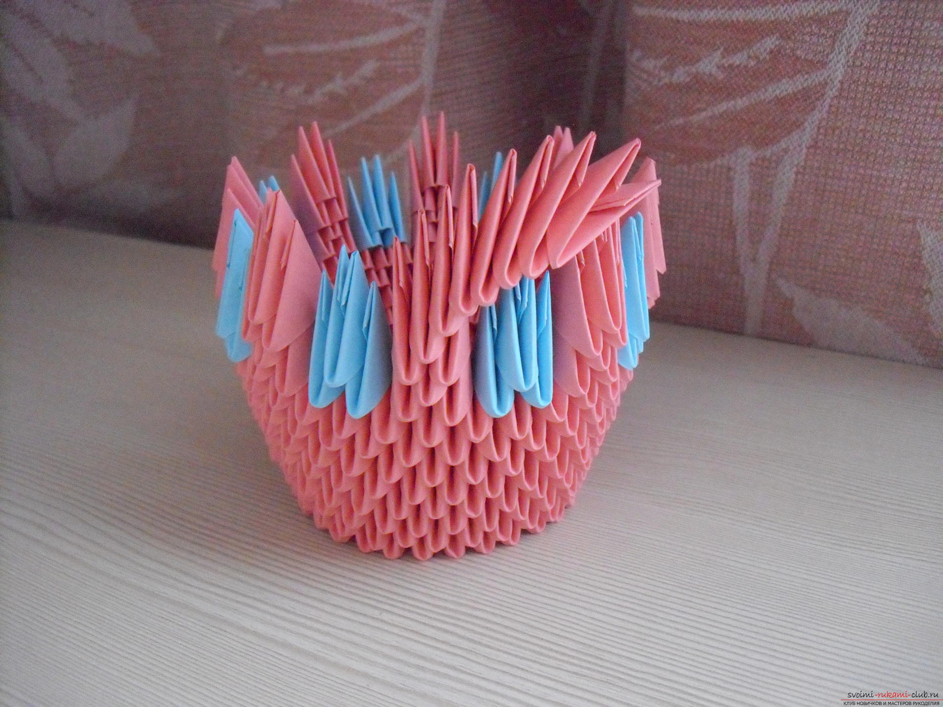 Этот пошаговый мастер-класс с инструкцией модульного оригами научит как сделать корзинку с лилиями.. Фото №10