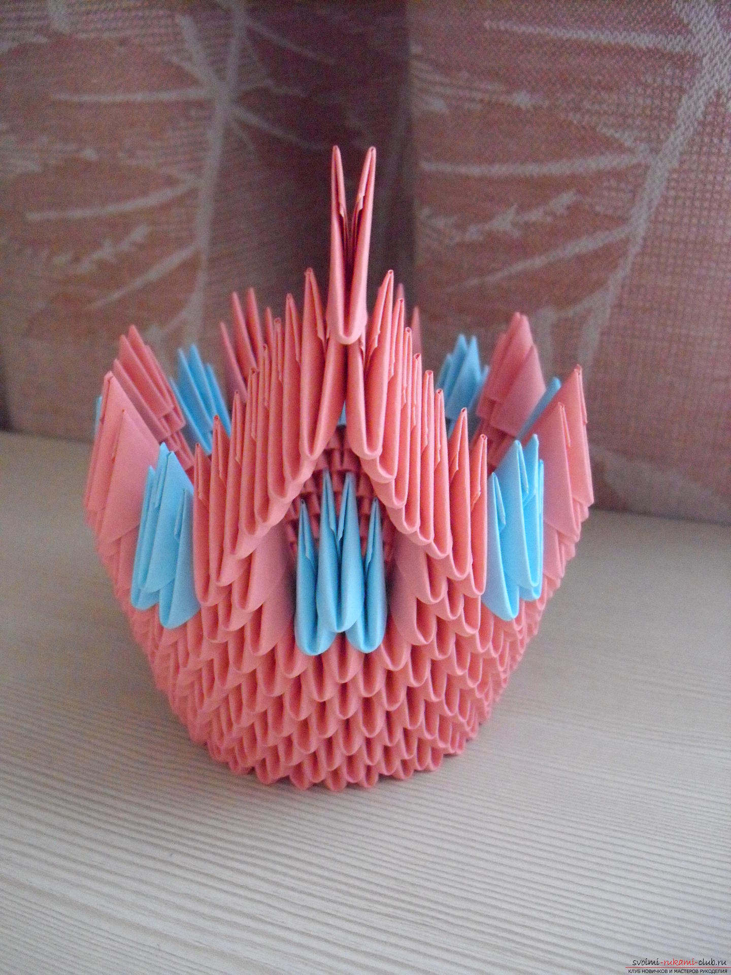 Этот пошаговый мастер-класс с инструкцией модульного оригами научит как сделать корзинку с лилиями.. Фото №11
