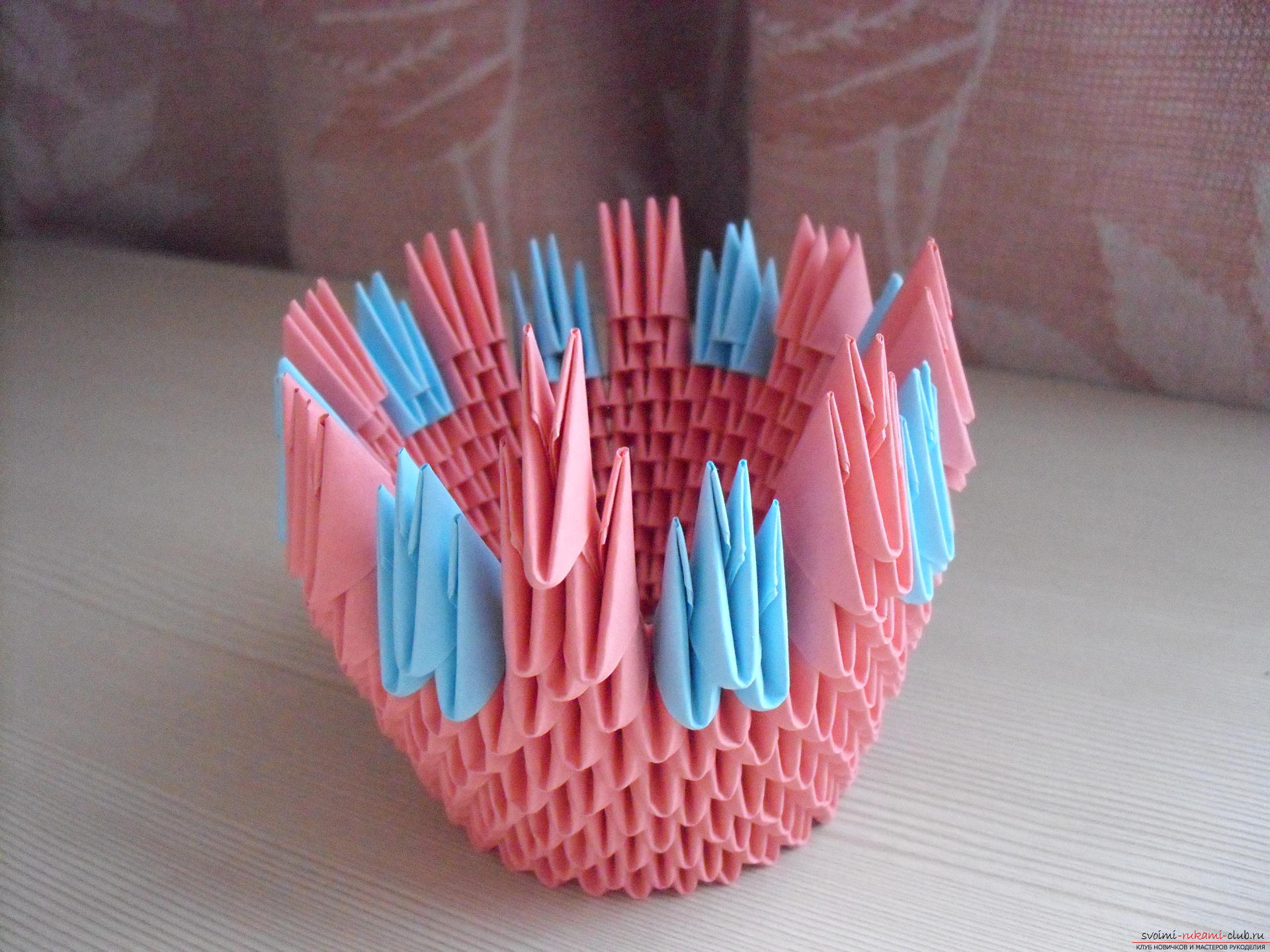 Этот пошаговый мастер-класс с инструкцией модульного оригами научит как сделать корзинку с лилиями.. Фото №9