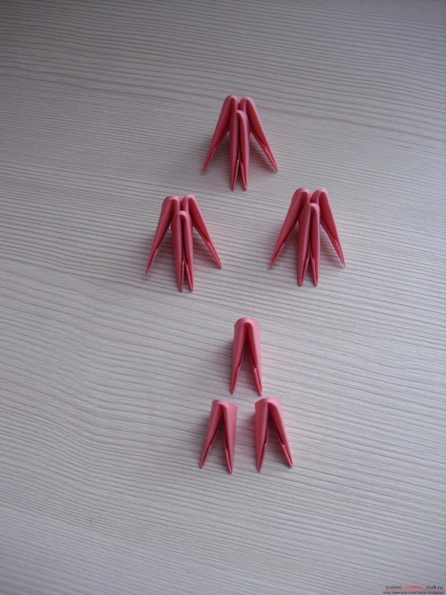 Этот пошаговый мастер-класс с инструкцией модульного оригами научит как сделать корзинку с лилиями.. Фото №4