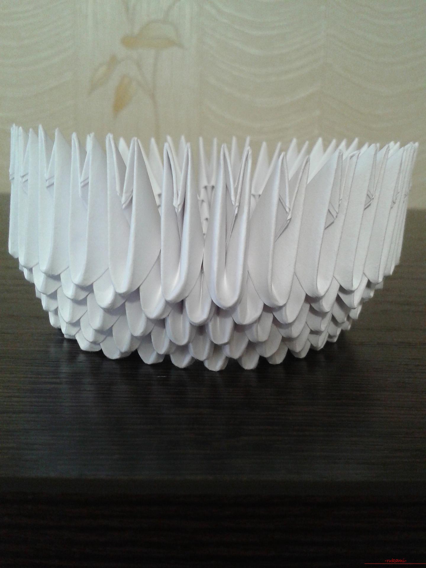 Данный мастер-класс содержит подробную схему и описание модульного оригами - лебедя из модулей.. Фото №31