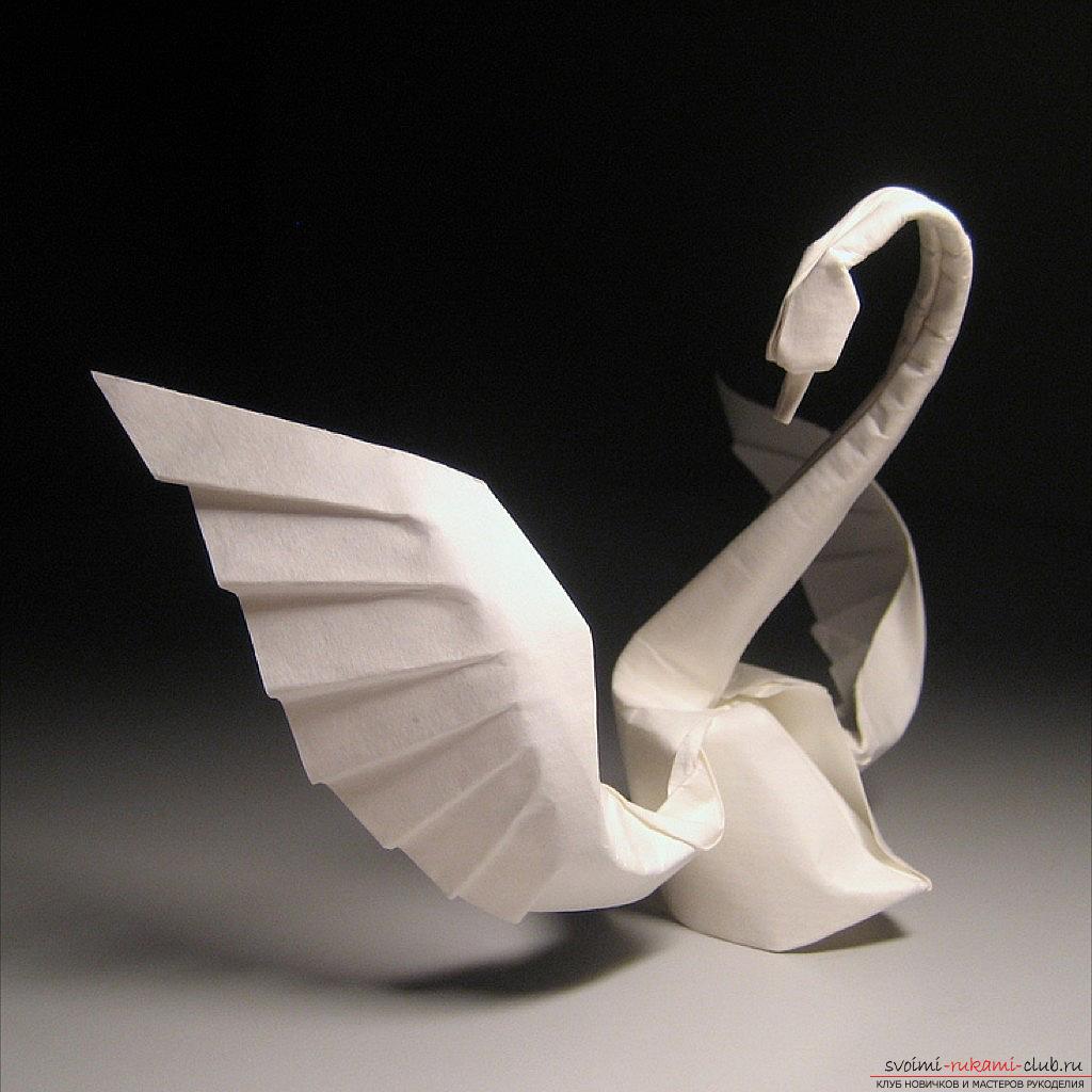 Простая фигурка лебедя в технике оригами. Фото №1