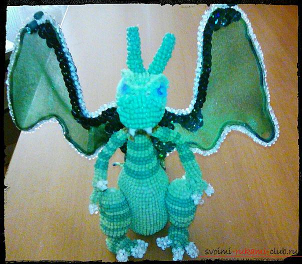 Зеленый дракон из бисера. Фото №2