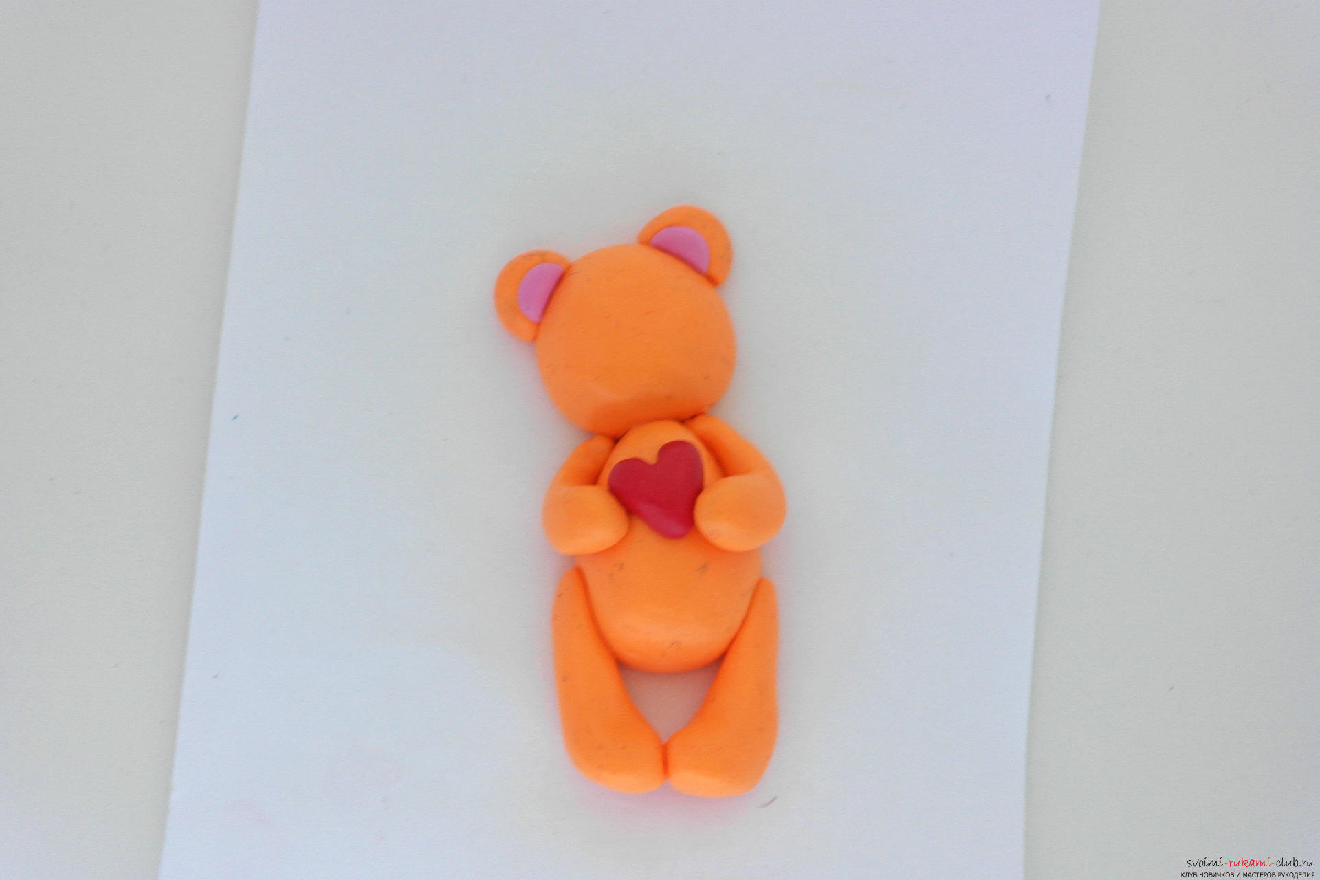 Этот подробный мастер-класс научит как сделать фигурку из полимерной глины - брелок в виде медвежонка.. Фото №21