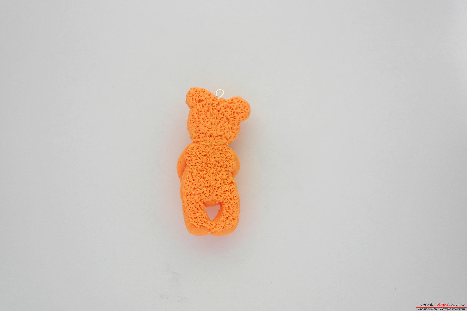 Этот подробный мастер-класс научит как сделать фигурку из полимерной глины - брелок в виде медвежонка.. Фото №32