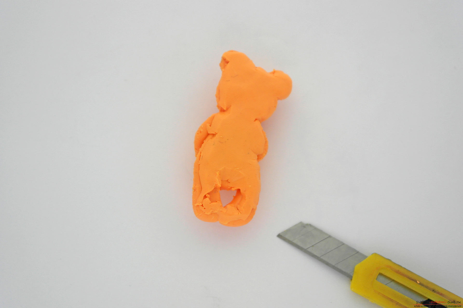 Этот подробный мастер-класс научит как сделать фигурку из полимерной глины - брелок в виде медвежонка.. Фото №31