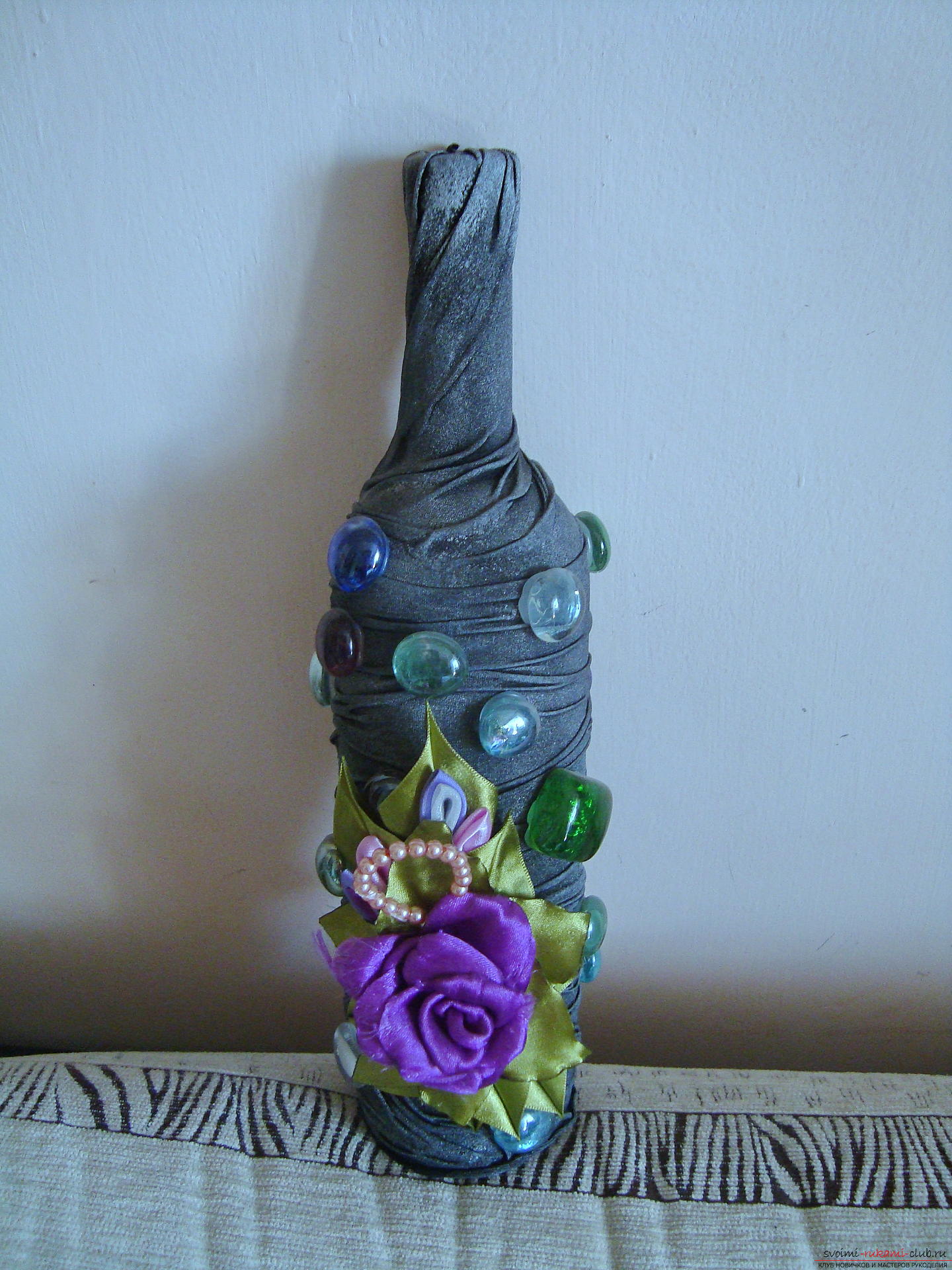 Фото процесса по превращению бутылки в вазу. Фото №1