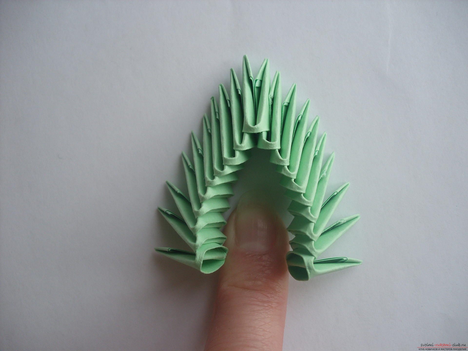 Этот мастер-класс научит как сделать фиалку в вазе в технике модульного оригами.. Фото №8