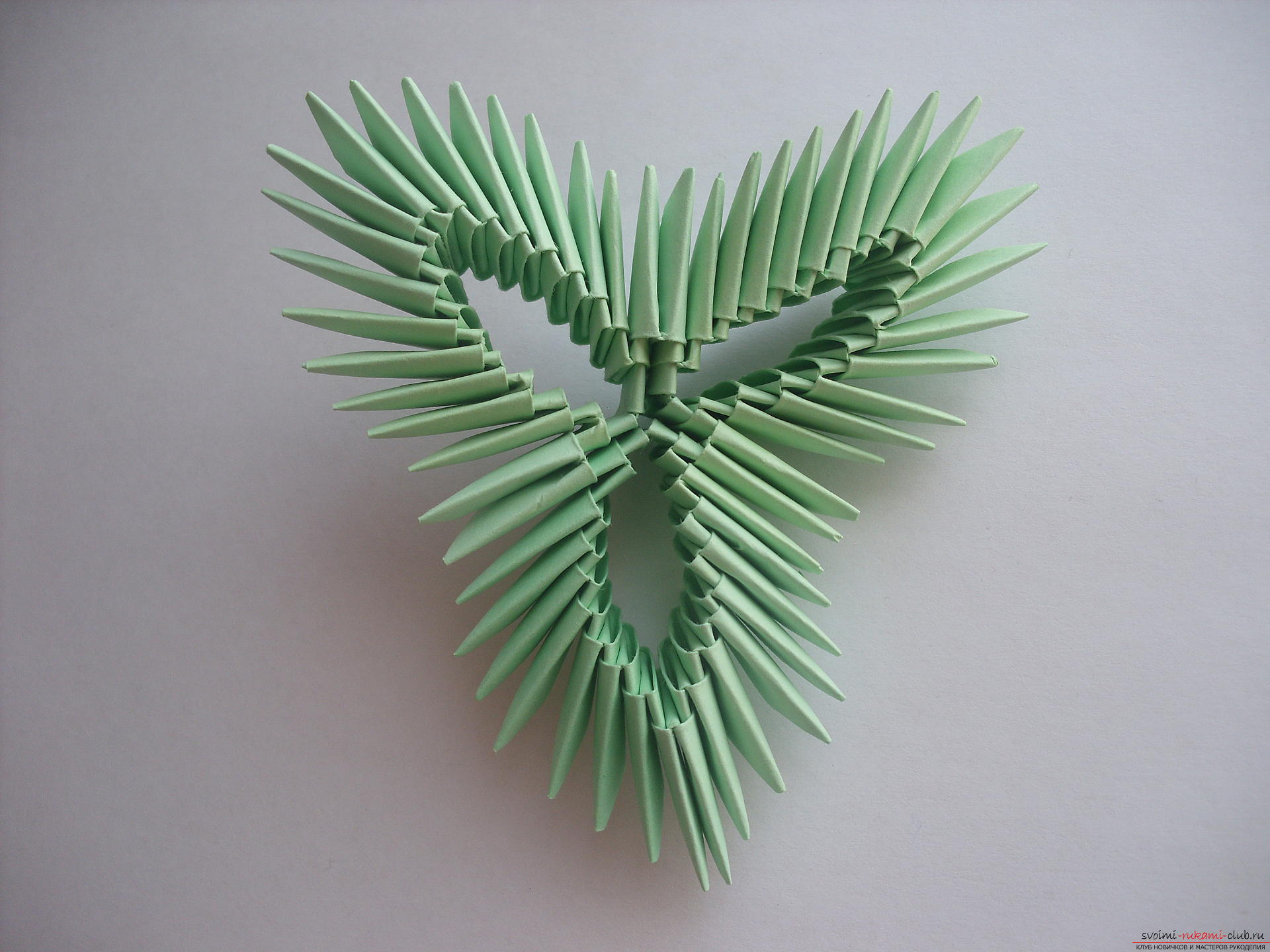 Этот мастер-класс научит как сделать фиалку в вазе в технике модульного оригами.. Фото №10