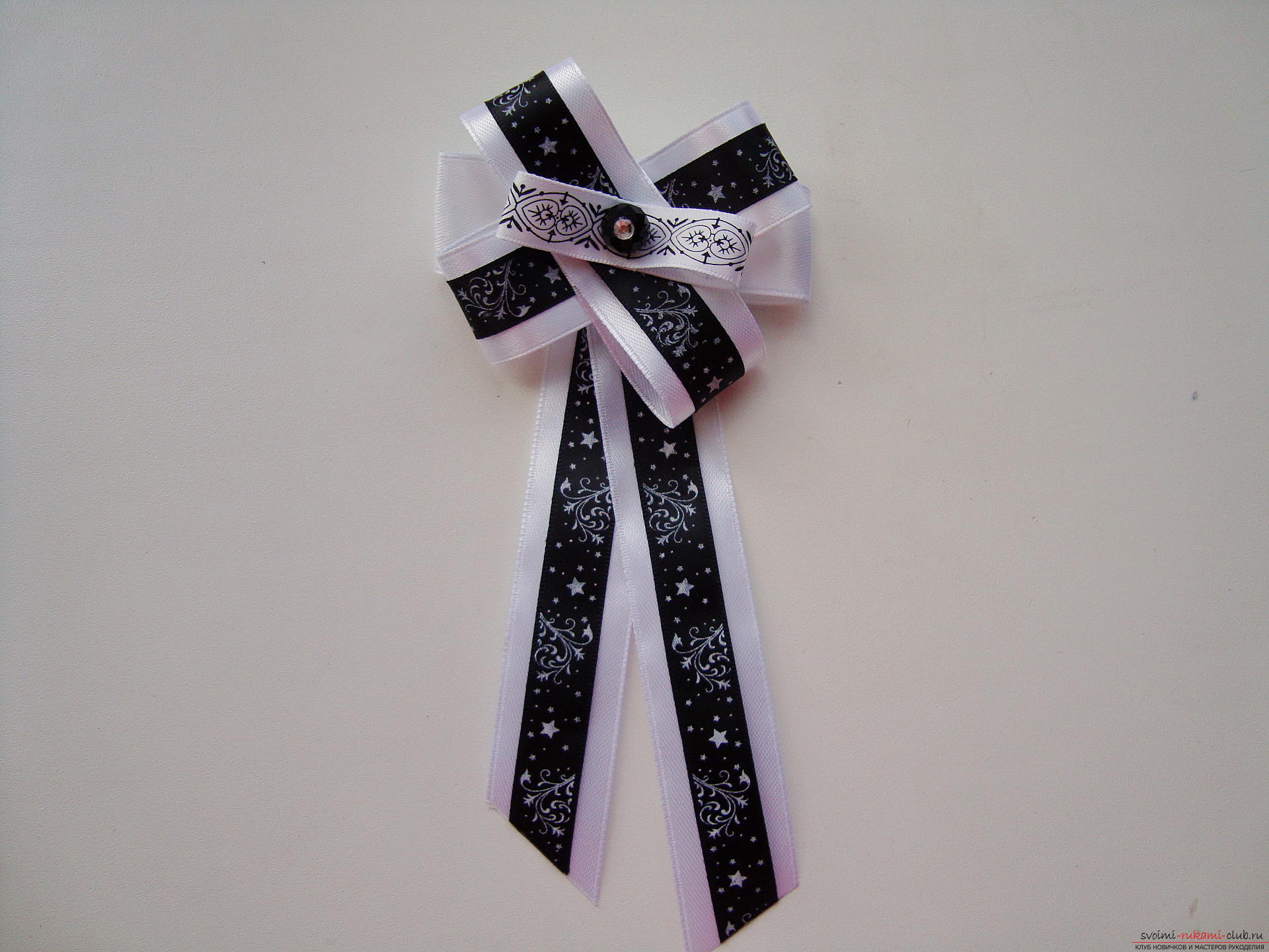 Стильный галстук для девочки га 1 сентября. Пошаговая инструкция по изготовлению галстука своими руками