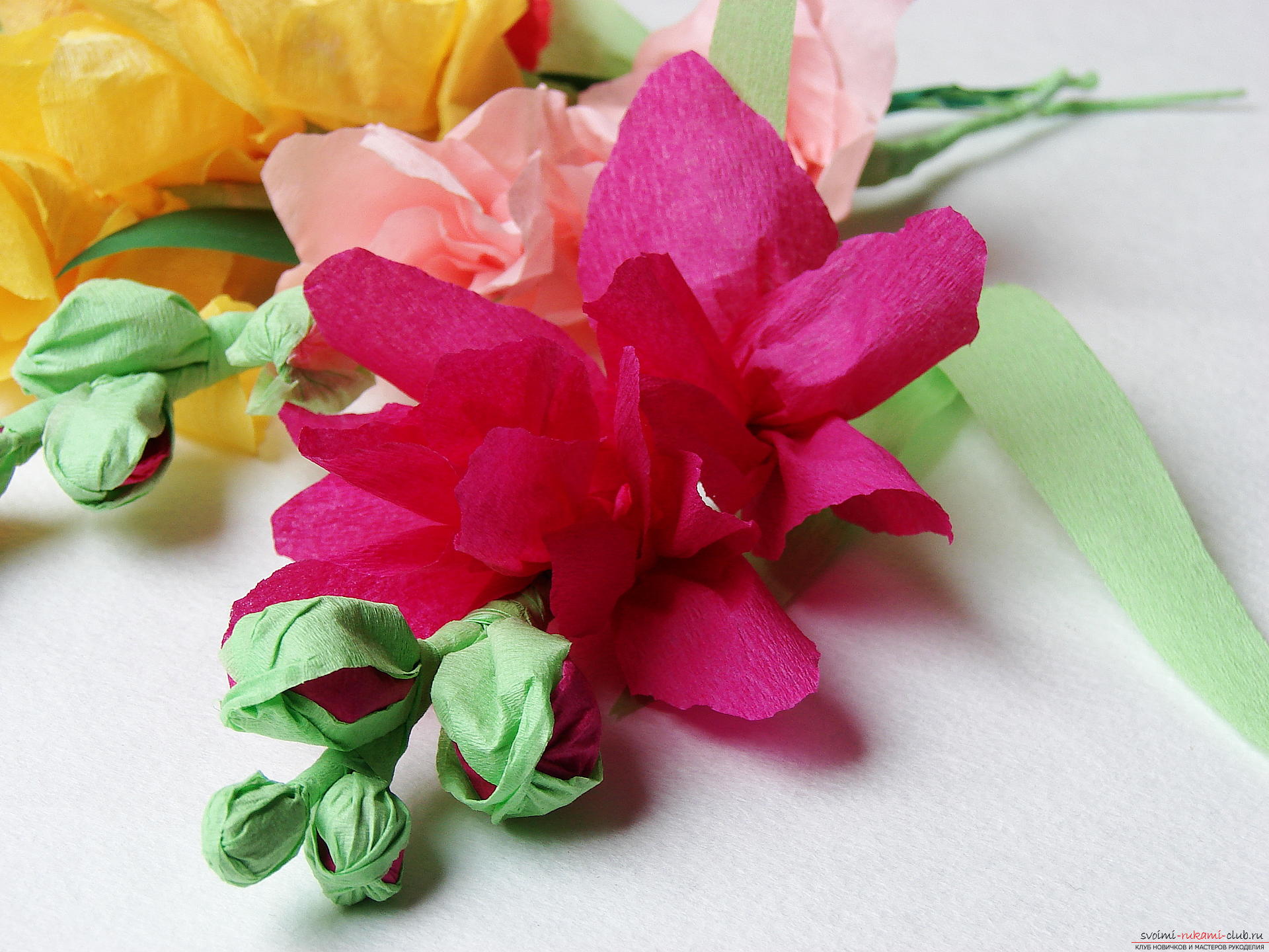 Этот мастер-класс научит как сделать цветы гладиолусы из бумаги своими руками.. Фото №1
