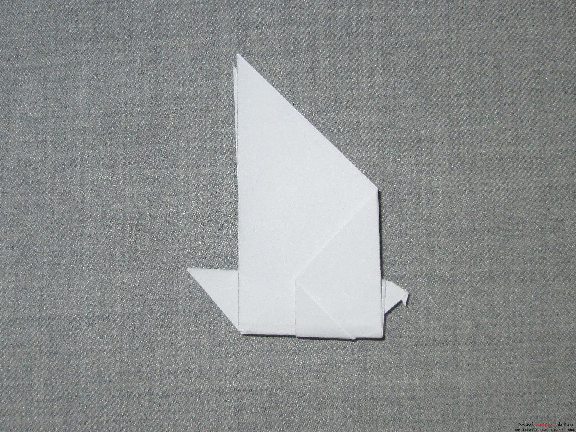 Этот подробный мастер-класс оригами для детей 8 лет научит как сделать оригами-голубя из бумаги.. Фото №8